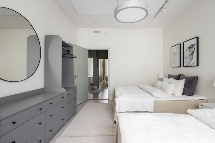 Room 7 of 80
