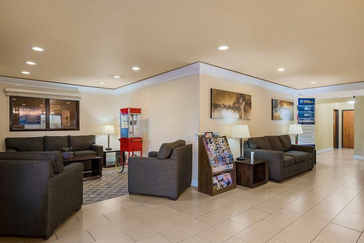 Entrance & Lobby