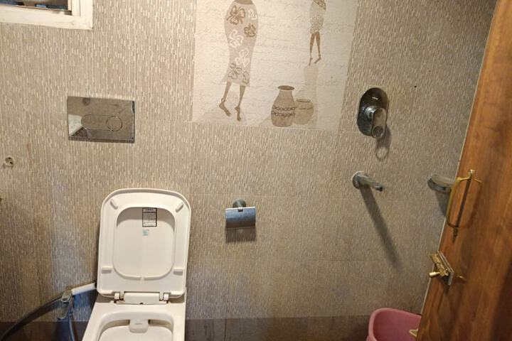 Room 9 of 14