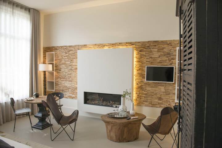 Room 4 of 20