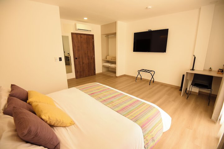Room 7 of 16