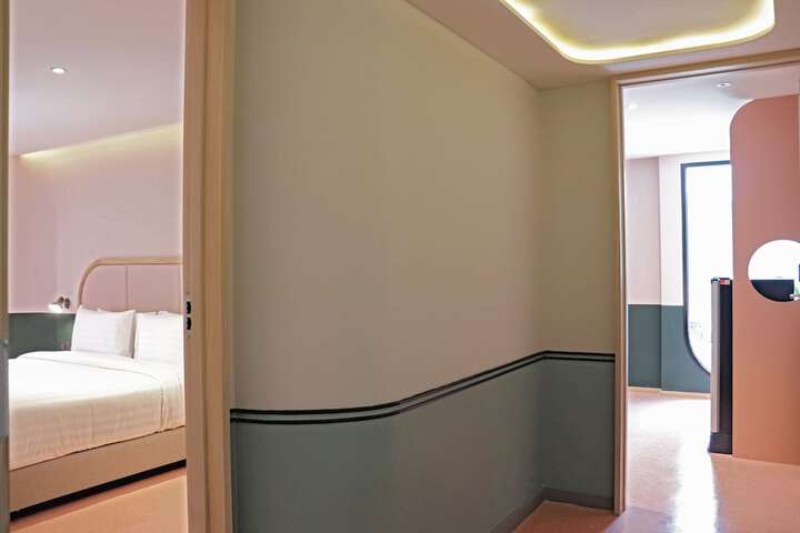 Room 8 of 155
