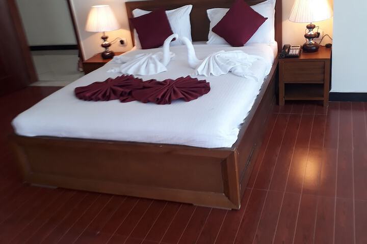 Room 11 of 37