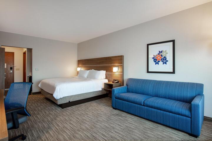 1 King Bed (6 of 29)
