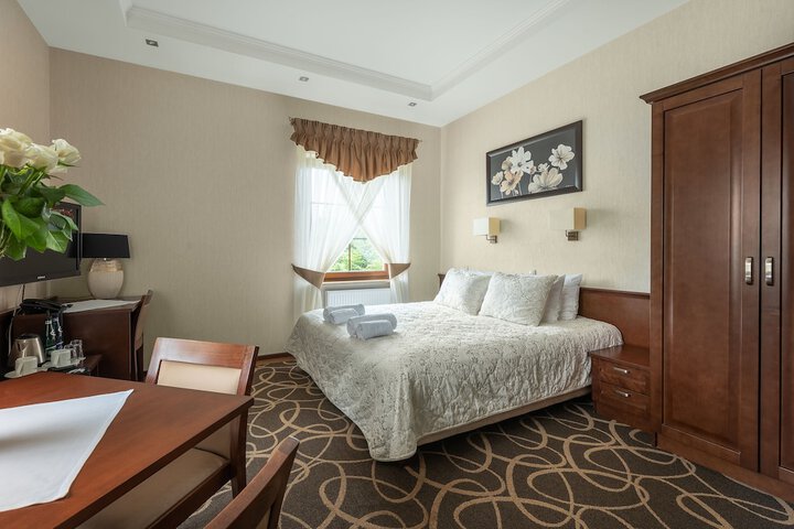 Room 8 of 50