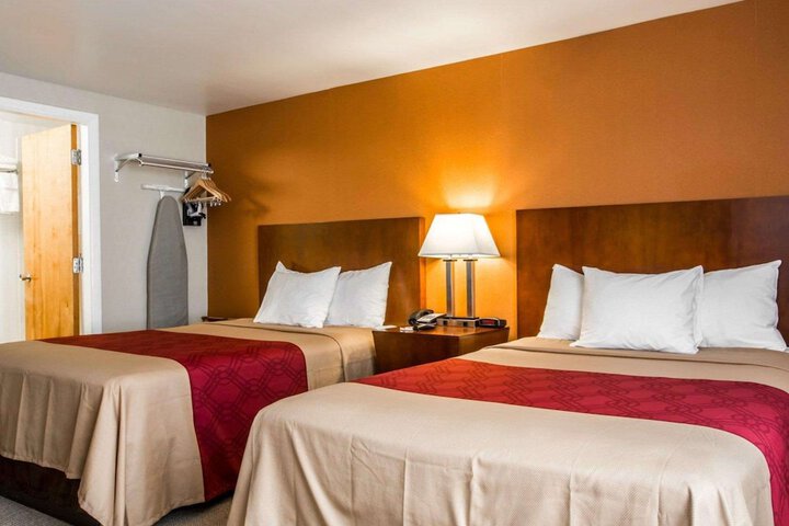 2 Double Beds (4 of 10)