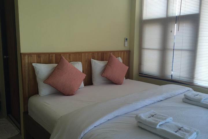 Room 28 of 69