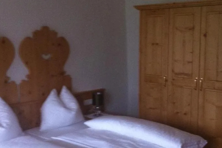 Room 5 of 22