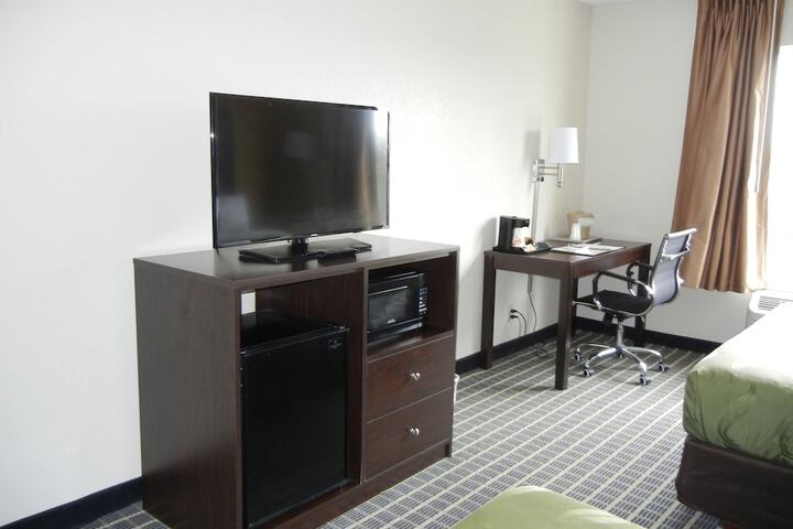 2 Queen Beds (4 of 5)