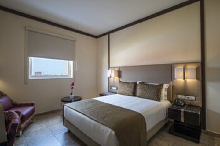 Room 28 of 29