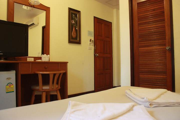 Room 9 of 26
