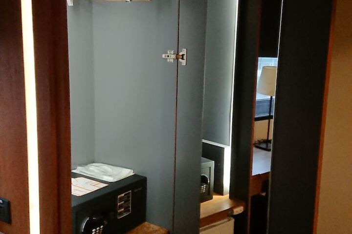 Room 48 of 91