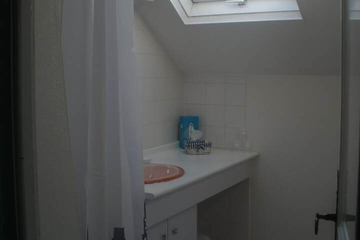 Room 6 of 16