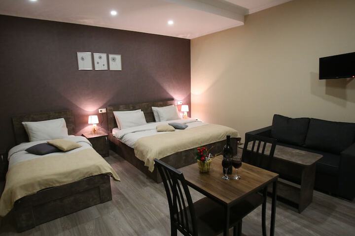 Room 33 of 86