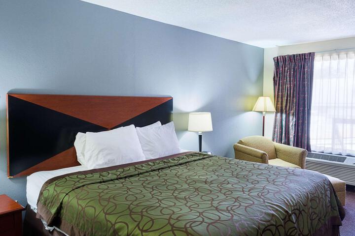 1 King Bed (2 of 4)