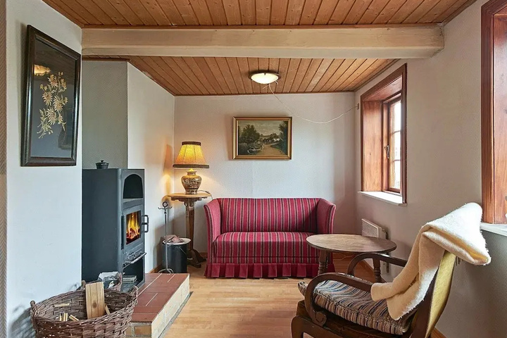 Room 3 of 15