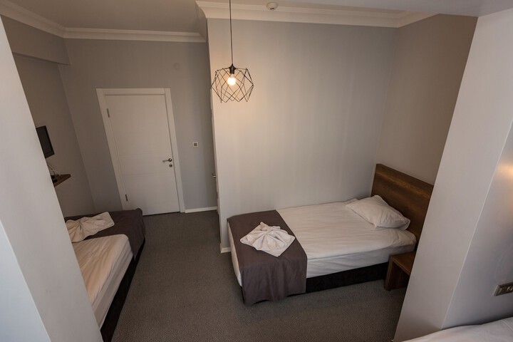 Room 12 of 28