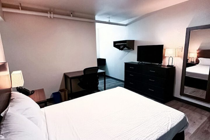 1 Full Bed Deluxe Studio Suite (8 of 16)