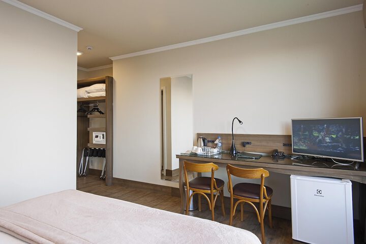 Room 42 of 148