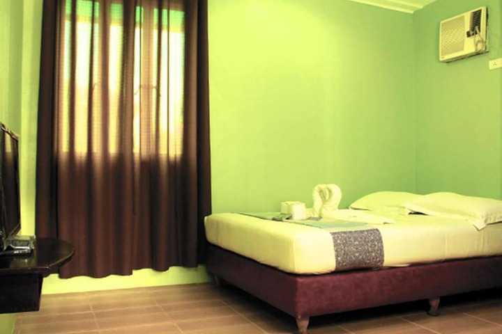 Room 11 of 37