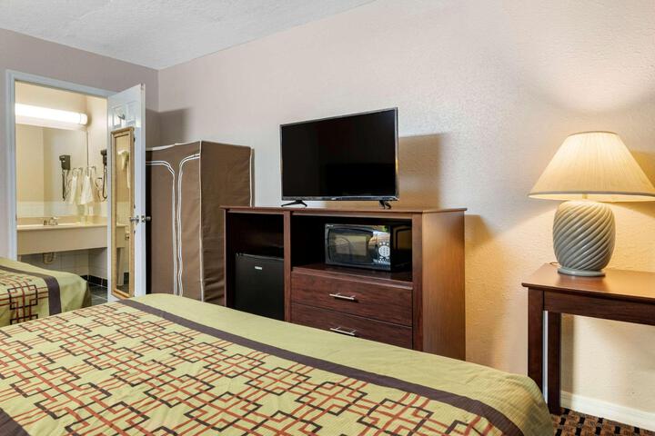 Standard Room, King or Two Doubles (14 of 16)