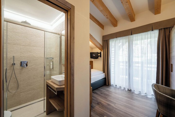 Room 35 of 148