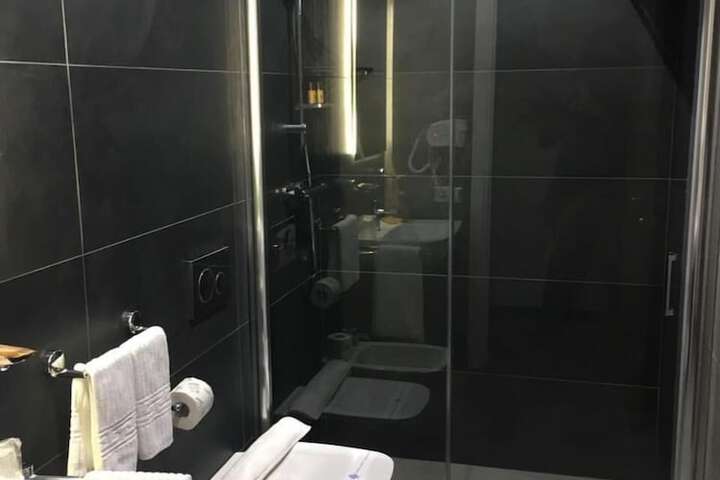 Room 34 of 60