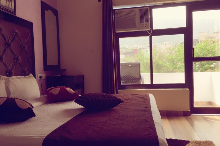 Room 10 of 35