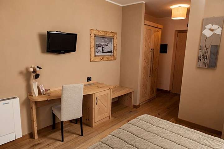 Room 11 of 24