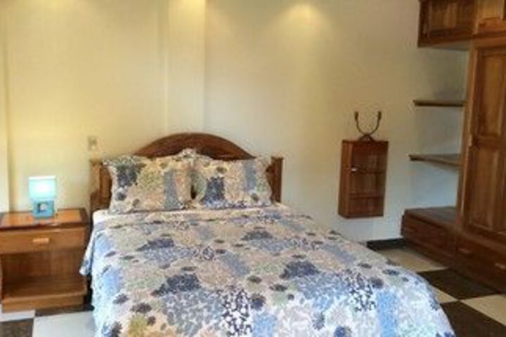 Room 8 of 12