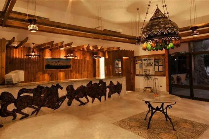 Dining 9 of 10