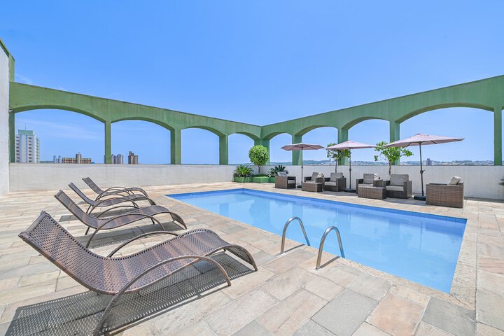 Hotel Pool