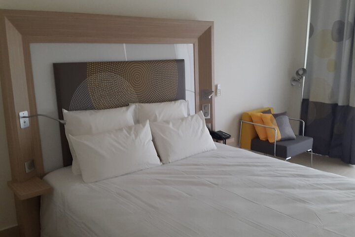 Room 2 of 32