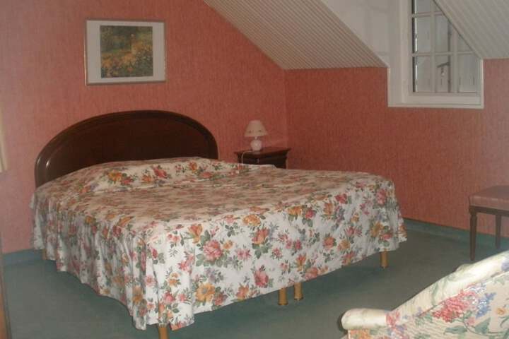 Room 4 of 16