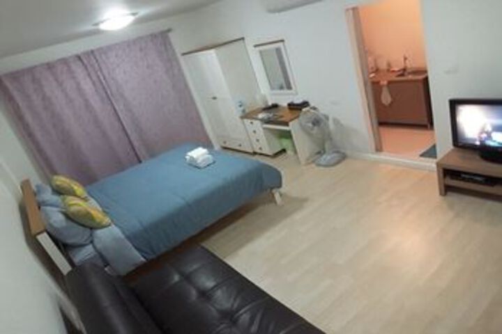 Room 14 of 28