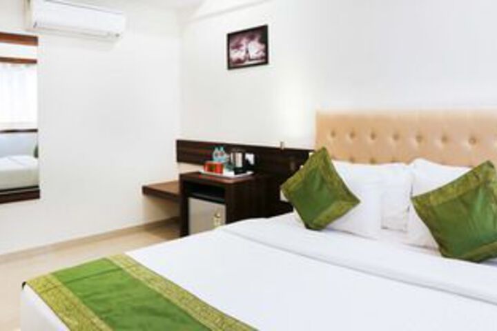 Room 13 of 37