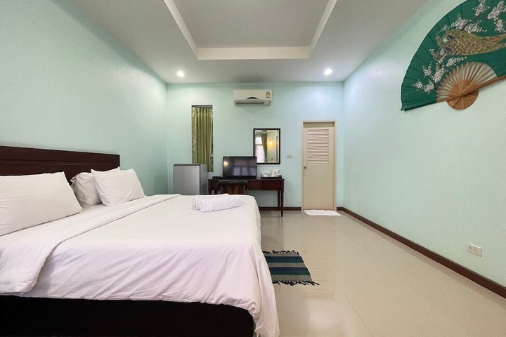 Room 13 of 36