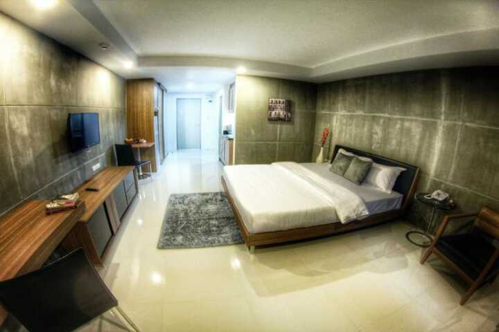 Room 12 of 65