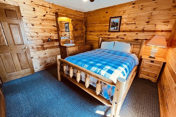 Room 33 of 202