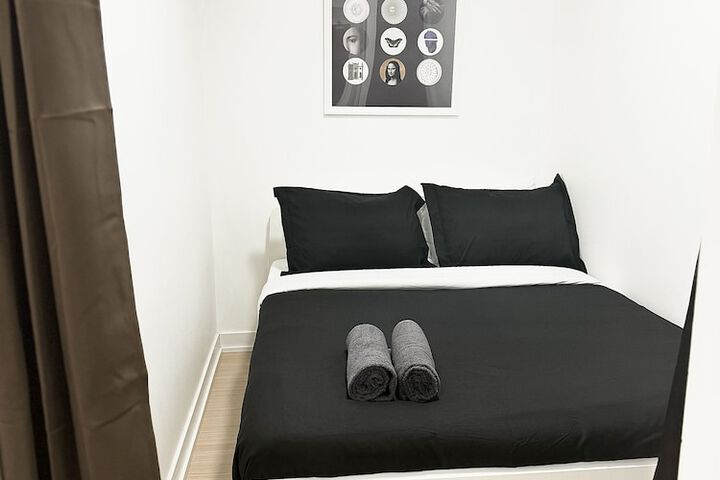 Room 6 of 37