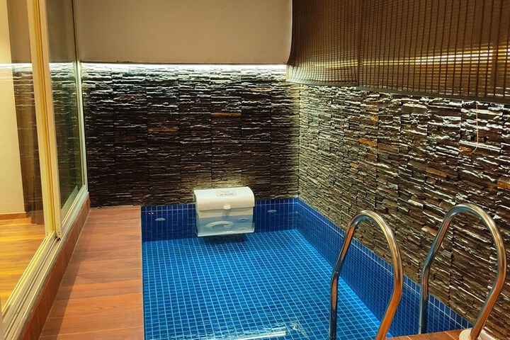 Pool 50 of 74