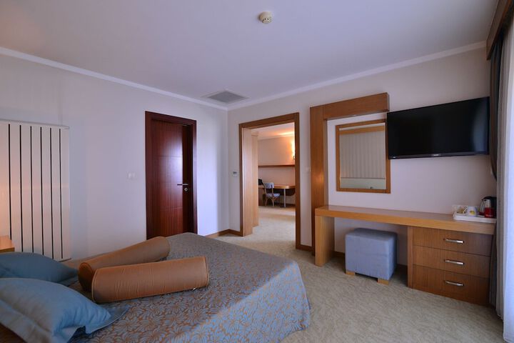 Room 2 of 36