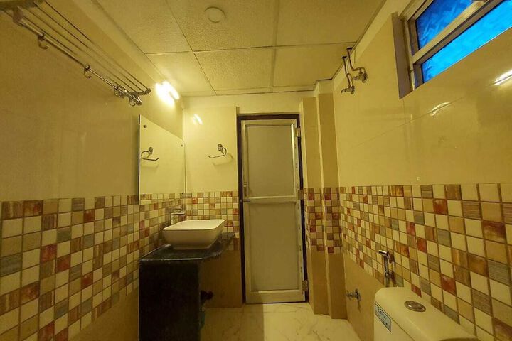 Room 5 of 7