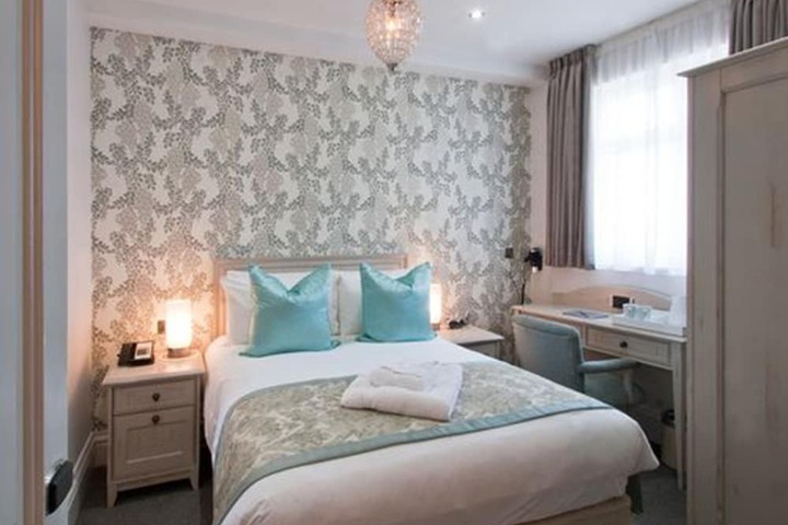 Room 15 of 50