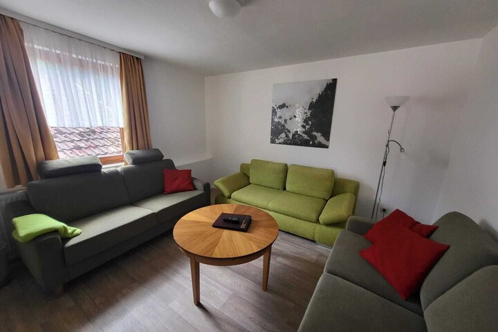 Lounge 48 of 64
