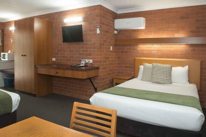 Room 25 of 73