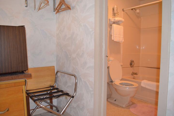 Room 42 of 61