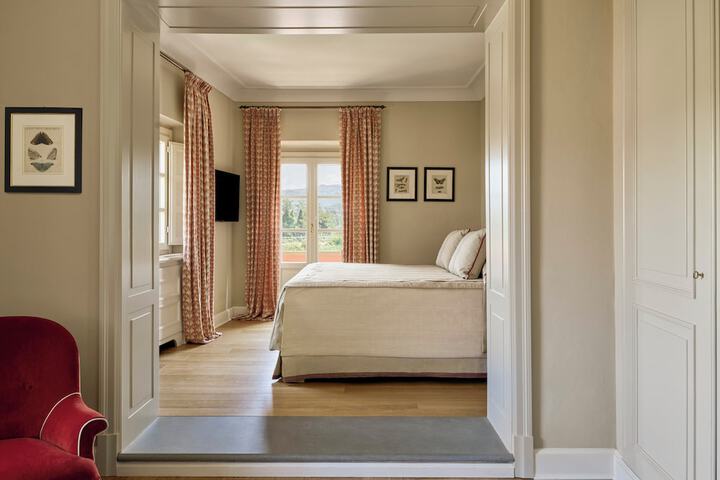 Room 40 of 135