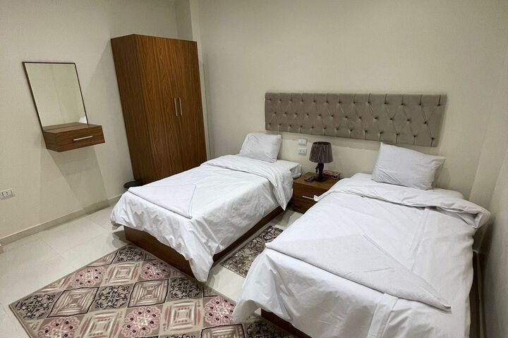 Room 16 of 18
