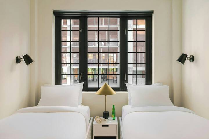 Room 21 of 32